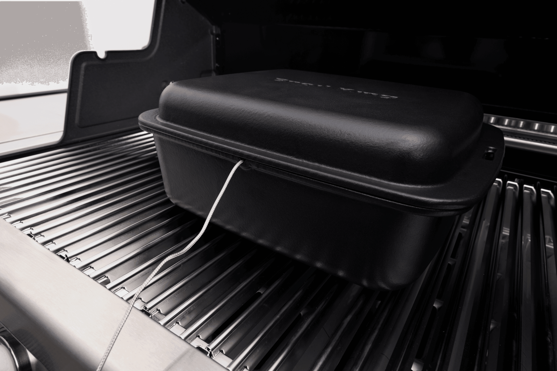 Broil King - CAST IRON DUTCH OVEN