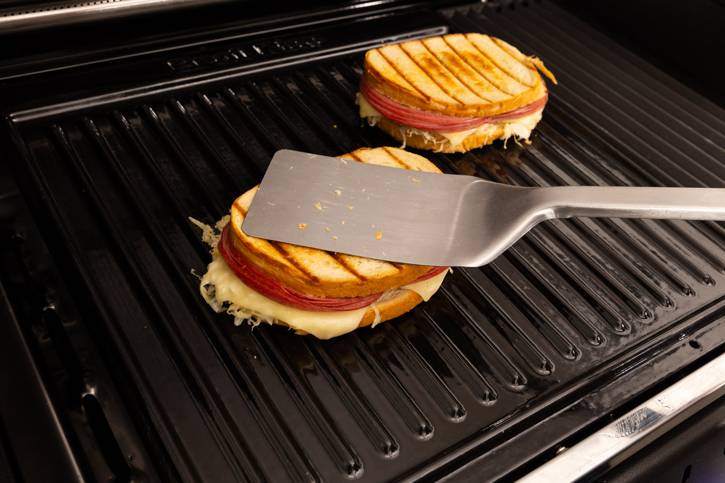 CAST IRON PLANCHA BARON™ | CROWN™
